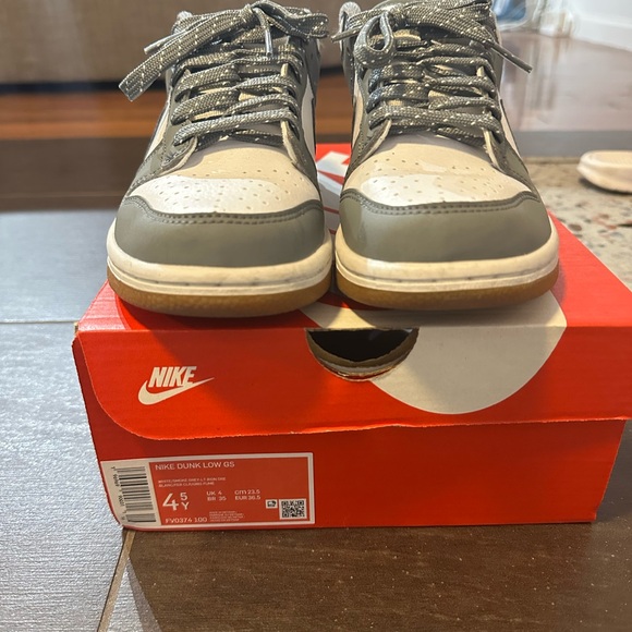 Nike Dunks - Picture 9 of 9